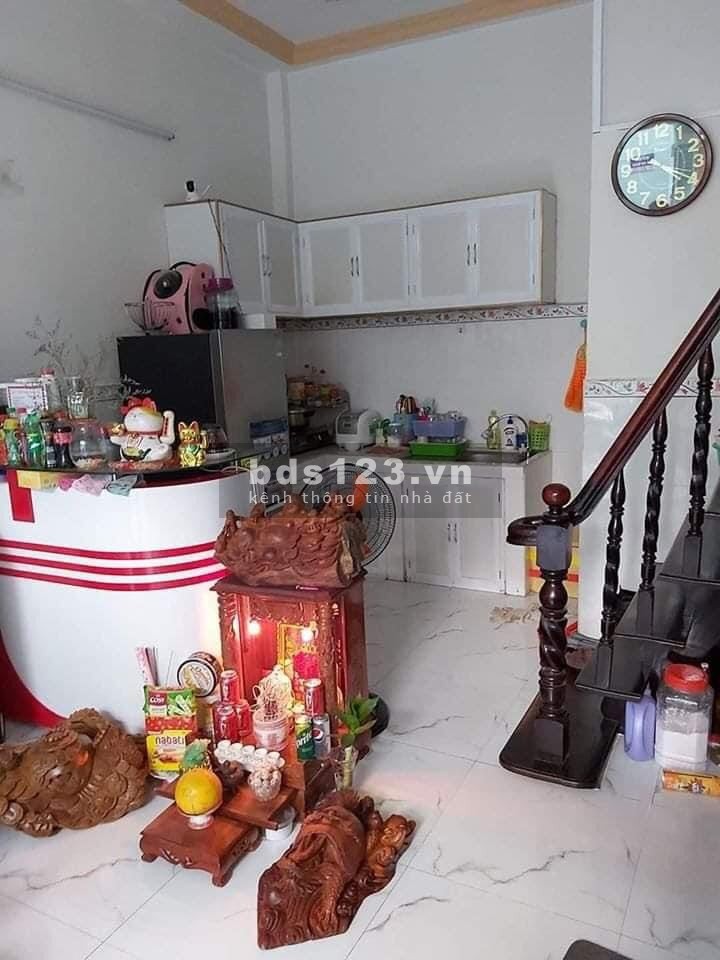 Nhà Nguyễn Thanh Tuyền, nhà kiên cố, cách đường lớn 10m, giá 3.2 tỷ