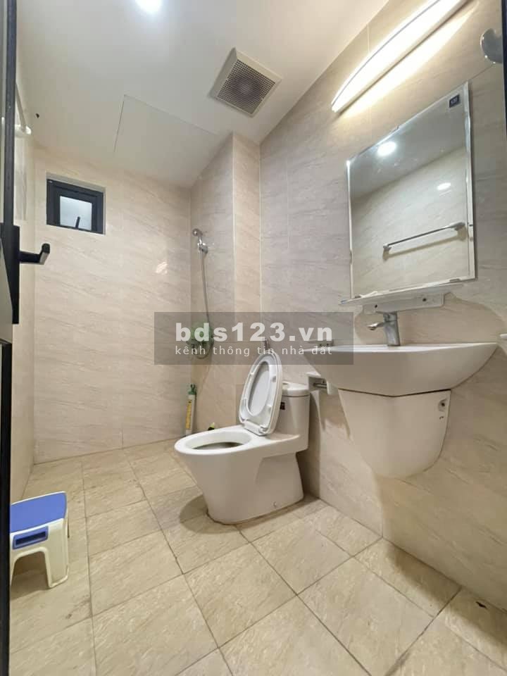 Vị trí siêu đẹp, hiếm có , lô góc ba thoáng, xây chắc chắn Nhà Hoàng Mai 28m2 x 2,3 tỷ