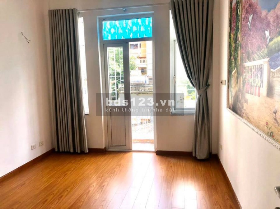 Vị trí siêu đẹp, hiếm có , lô góc ba thoáng, xây chắc chắn Nhà Hoàng Mai 28m2 x 2,3 tỷ
