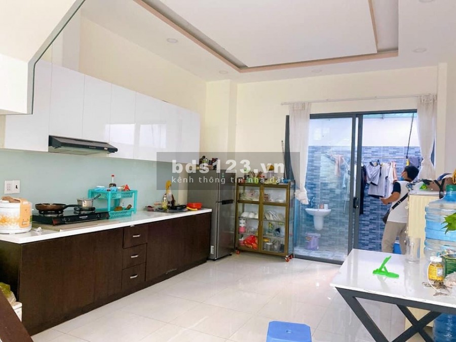 Bán nhà Lạc Long Quân Tân Bình dt 56m2 (4x14m), 3 tầng, HXH, nhà đẹp, sổ hồng, giá 6 tỷ 700tr
