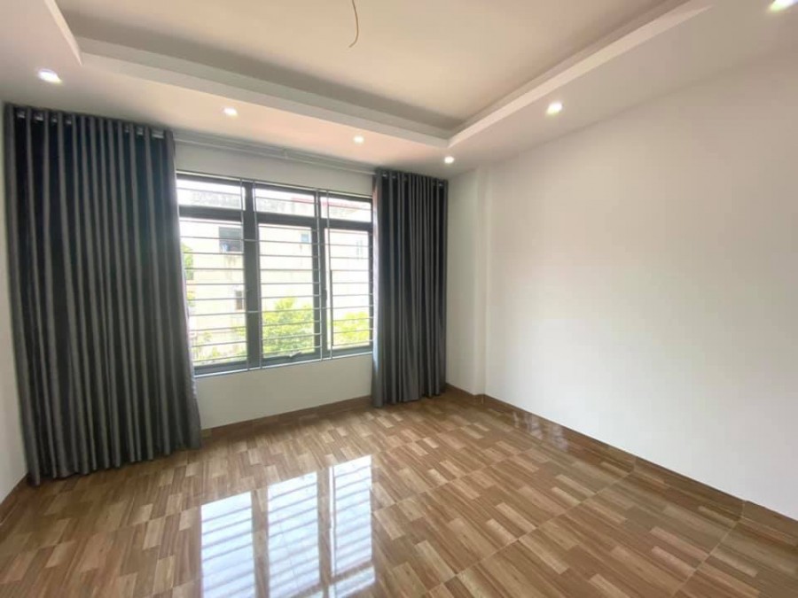 Bán nhà Lô góc Yên Lộ, ô tô, 35m2, 5 tầng, MT 4.3m giá 2.7 tỷ