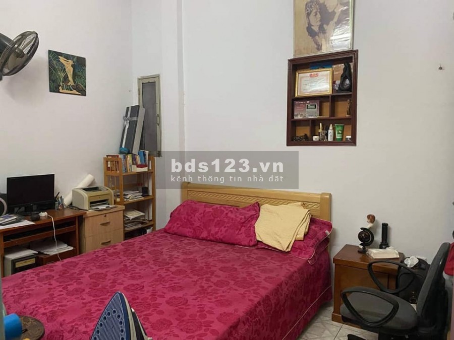 Bán nhanh nhà chính chủ đường Trường Chinh dt 51m2 3 tầng, giá 4,7 tỷ