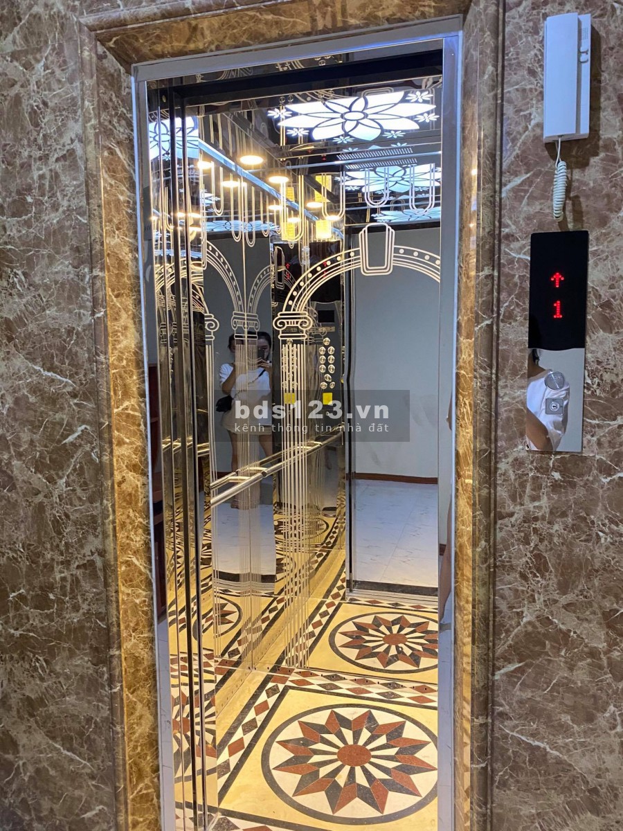 Cho thuê căn hộ mặt phố Phạm Hồng Thái, ô tô tránh, 60m2