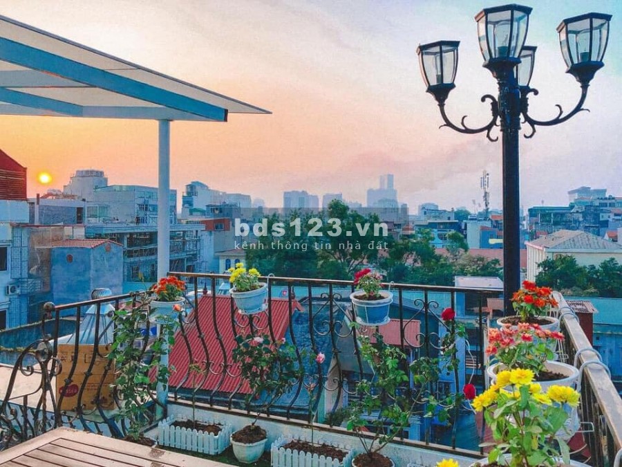 Mặt phố Ba Đình bán giá nhỉnh 5 tỷ, Homestay doanh thu 500 triệu/năm, sổ đẹp