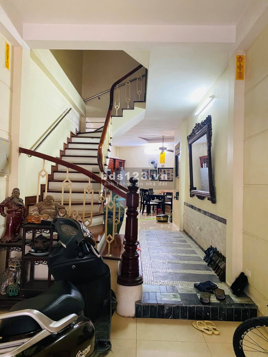 Cần bán nhà phố Chiến Thắng, Hà Đông dt 41m, mt 4.4m x 4 tầng mới xây giá 4,7 tỷ, kinh doanh lời 100tr/ tháng