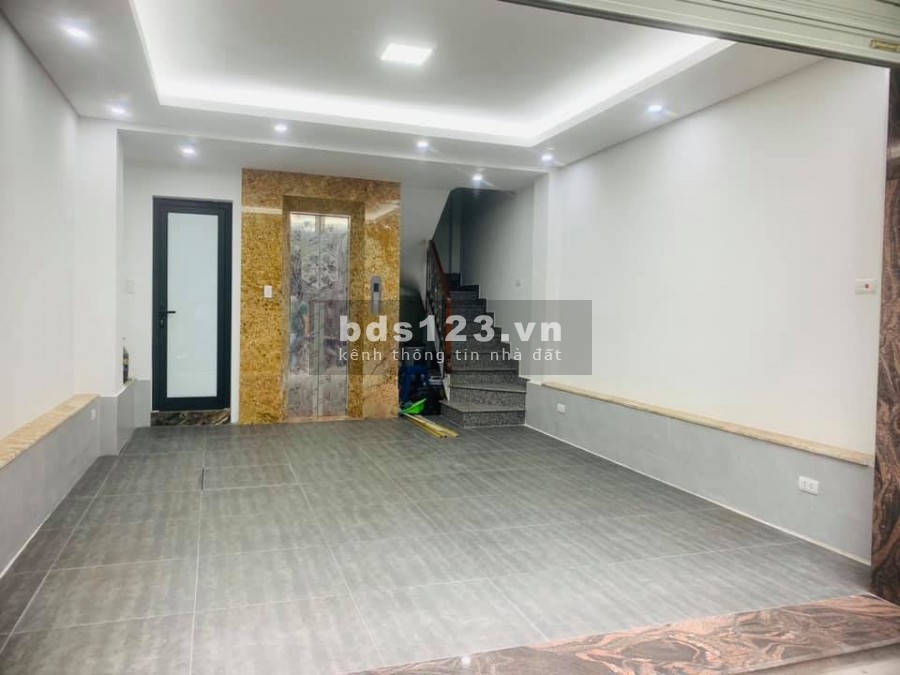 Nhà đẹp Cầu Giấy, lô góc, oto vào nhà, kinh doanh, thang máy, dt 36m2, 7 tầng, mt 5m, chỉ 7.4 tỷ