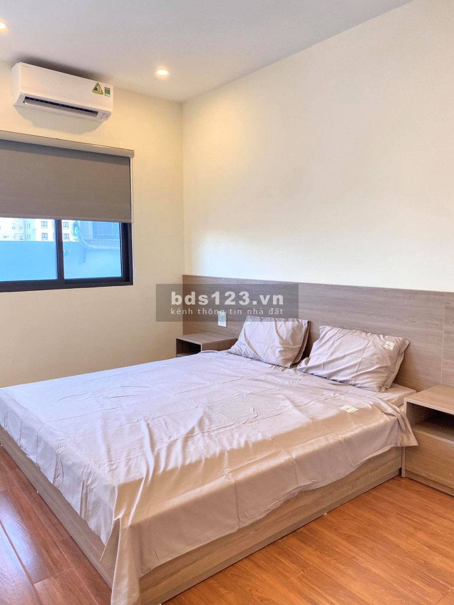 Cho thuê căn hộ mặt phố Phạm Hồng Thái, ô tô tránh, 60m2