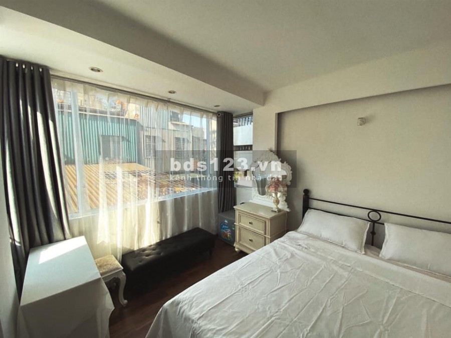 Mặt phố Ba Đình bán giá nhỉnh 5 tỷ, Homestay doanh thu 500 triệu/năm, sổ đẹp