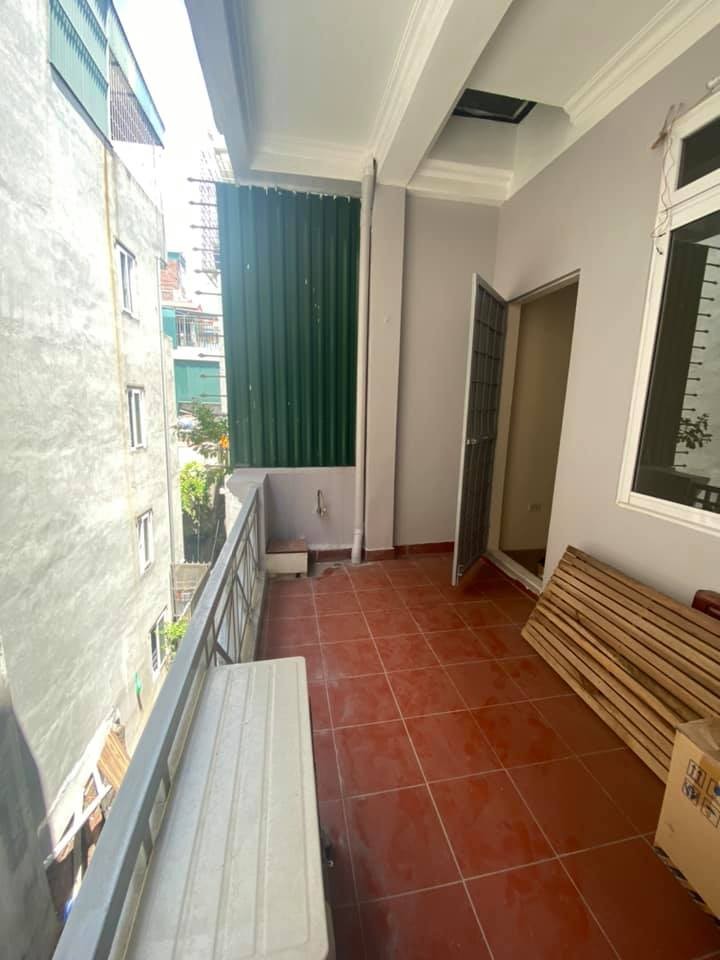 Cần bán nhà ngã 3 Kim Ngưu ô tô đỗ diện tích 40m2, MT 4m, giá hợp lý.