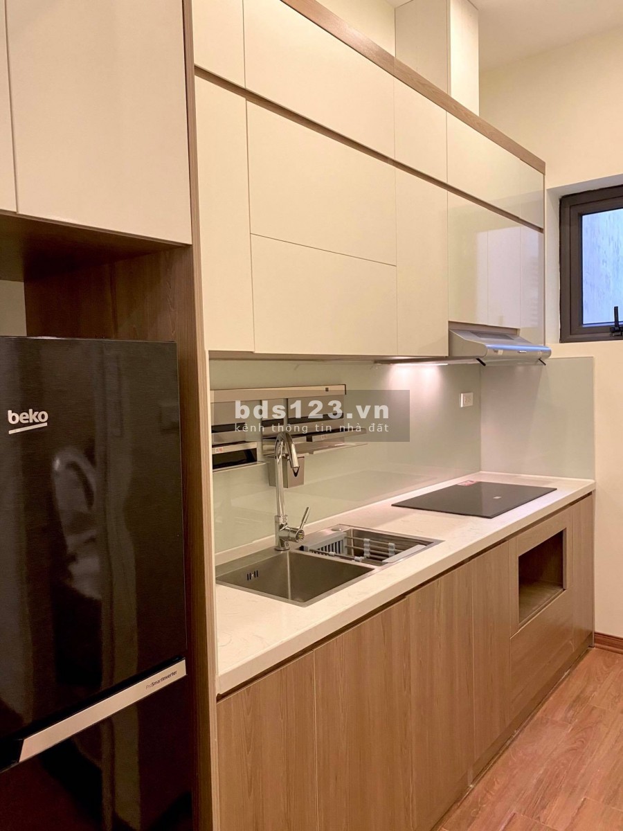 Cho thuê căn hộ mặt phố Phạm Hồng Thái, ô tô tránh, 60m2