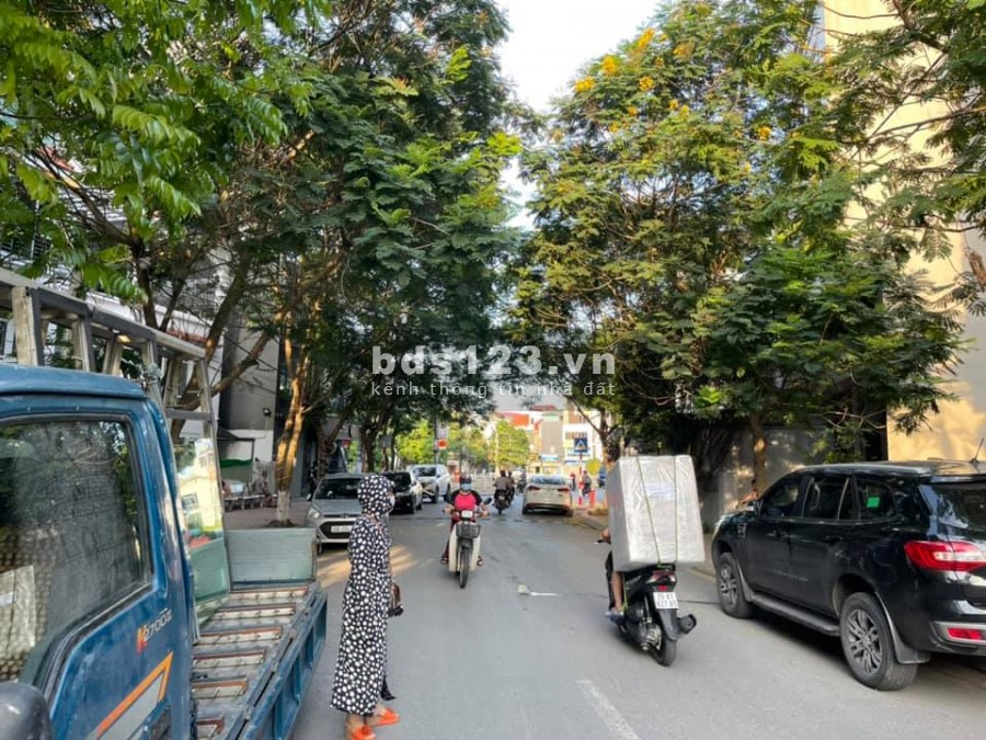 Sài Đồng bán đất tặng nhà 2 tầng. Mặt phố kinh doanh 42m2 mặt tiền 4m