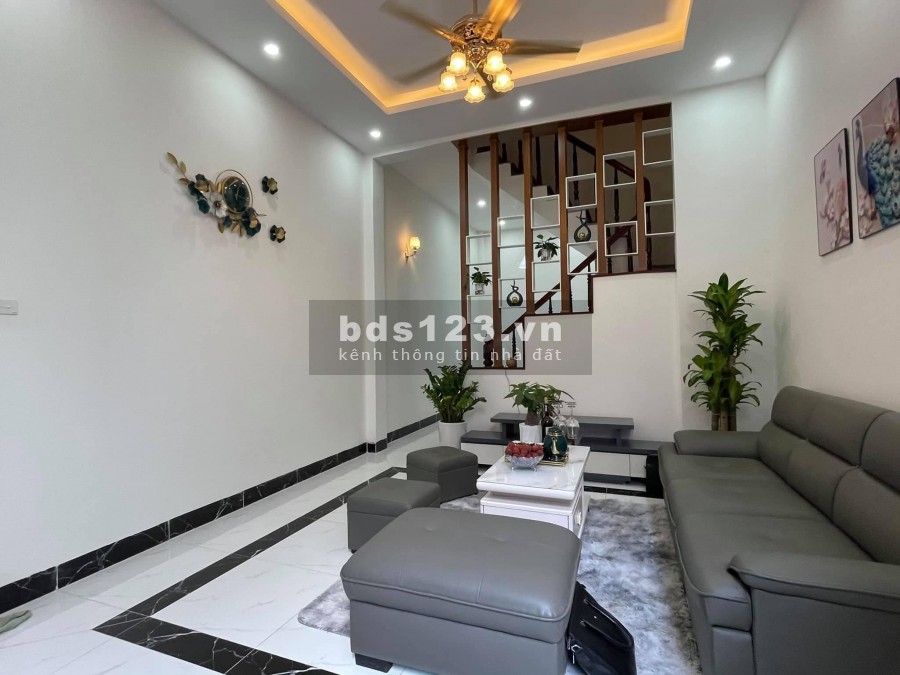 Siêu phẩm Cầu Giấy 40m2, tặng nội thất với giá vô cũng hạt dẻ, giá 3.3 tỷ