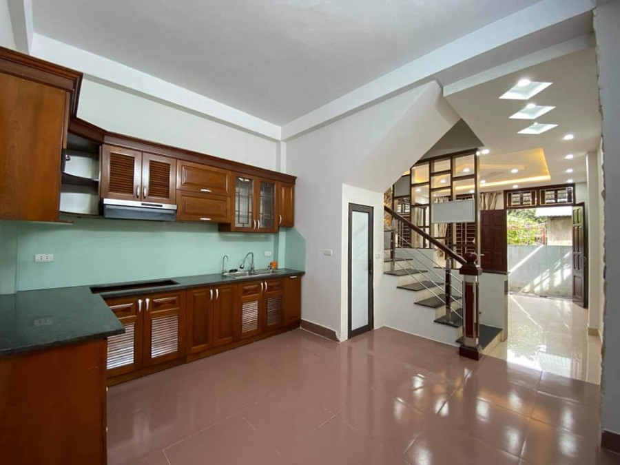 Chủ cần bán nhà Thạch Bán, ô tô đỗ cửa, chủ tự xây lên rất tâm huyết, lh 0934623415