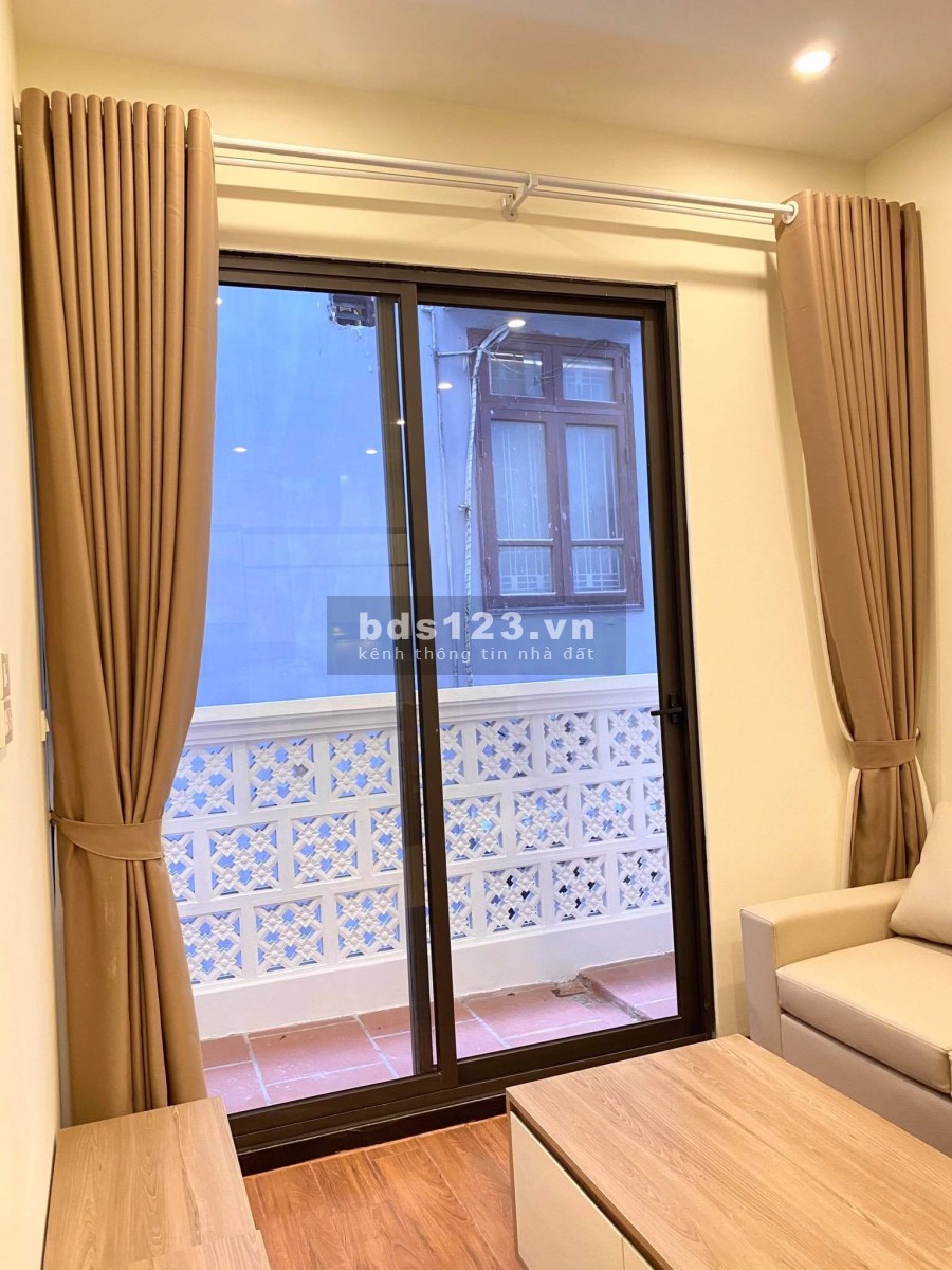 Cho thuê căn hộ mặt phố Phạm Hồng Thái, ô tô tránh, 60m2
