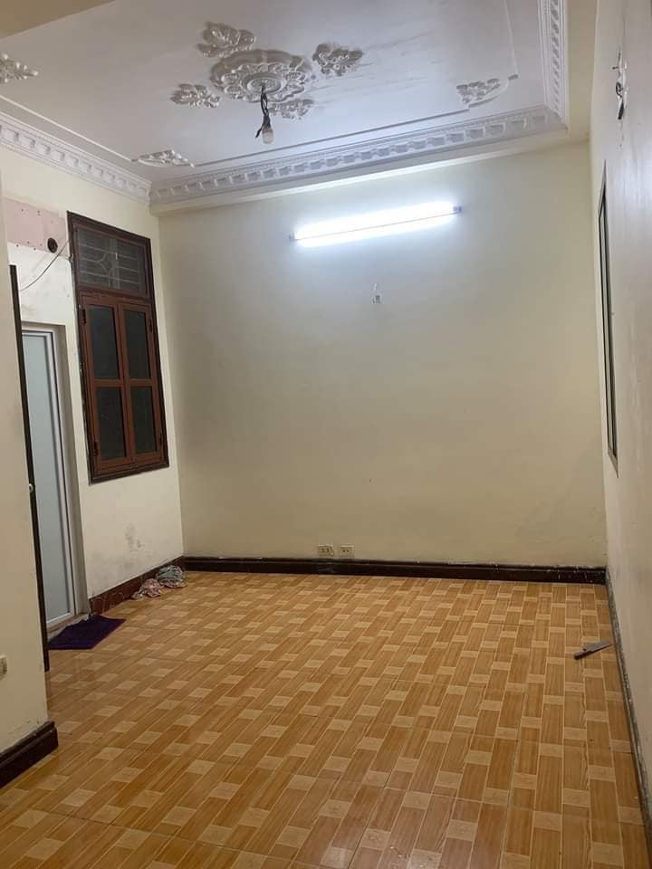 Bán nhà phố Kim Giang, 40m ra phố, 5 tầng cách Hoàng Đạo Thành chỉ mấy chục số nhà