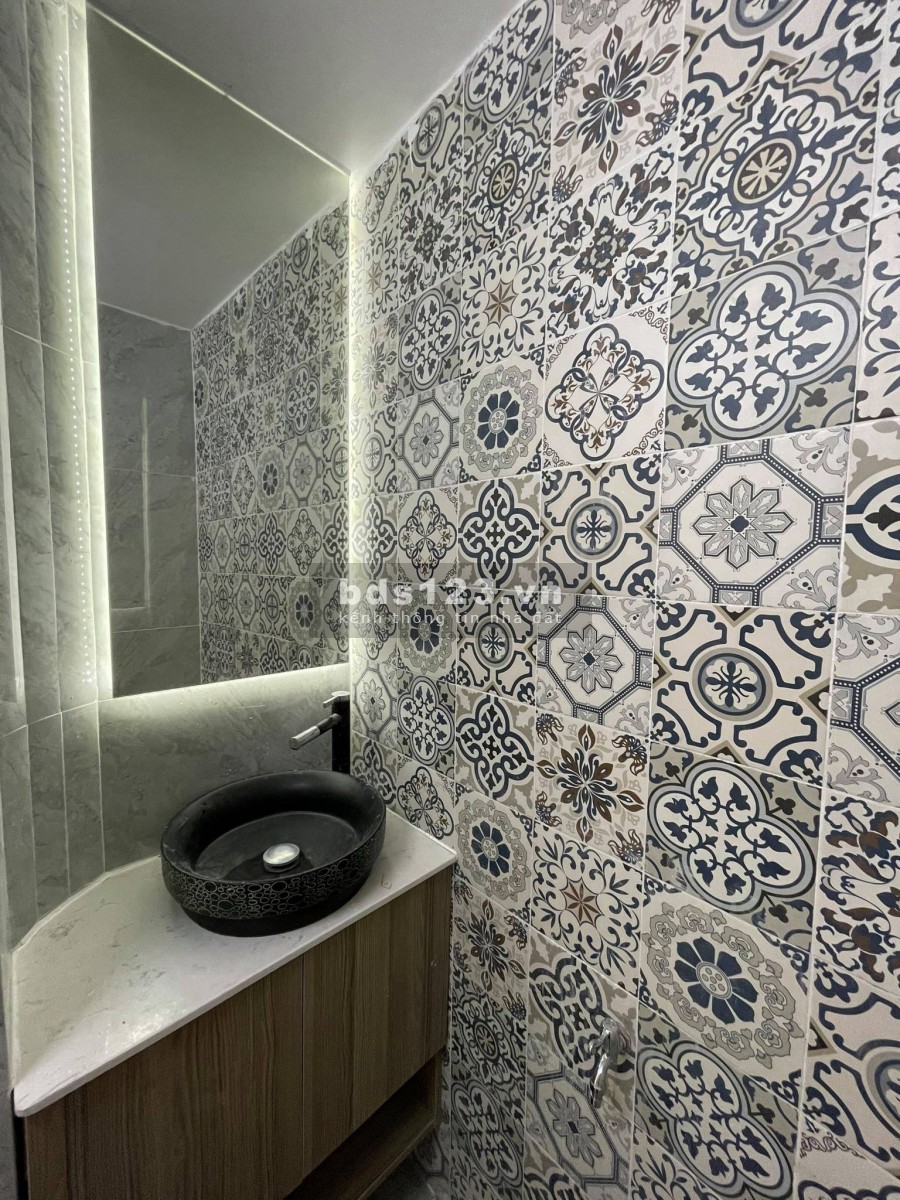 Bán nhà Khuông Việt, Tân Phú hẻm xe hơi, dt 70m2 2 tầng giá bán 5 tỷ 9