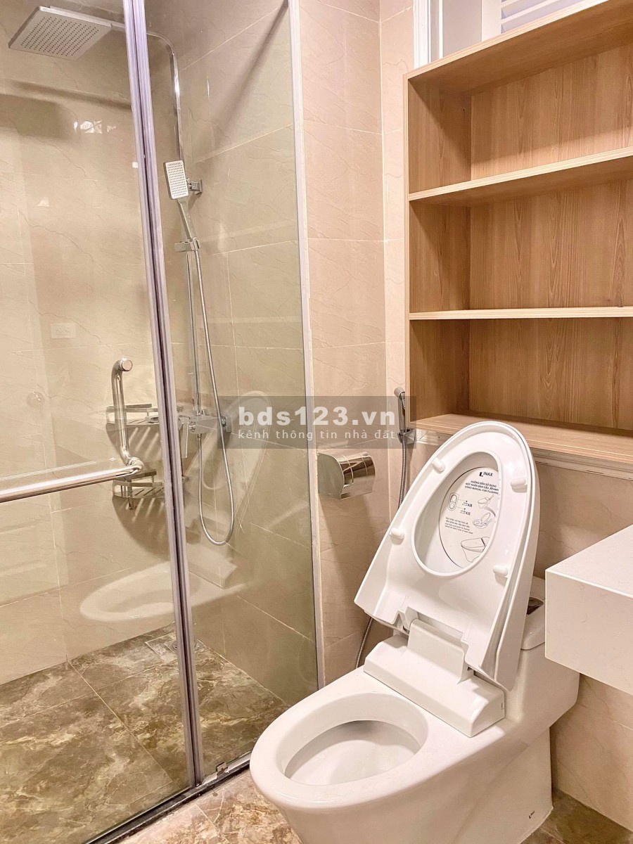 Cho thuê căn hộ mặt phố Phạm Hồng Thái, ô tô tránh, 60m2