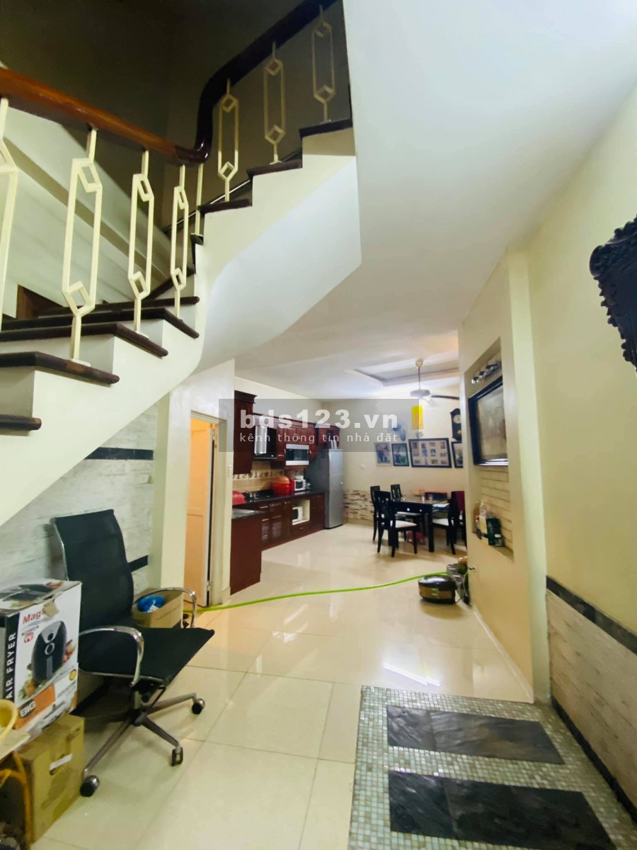 Cần bán nhà phố Chiến Thắng, Hà Đông dt 41m, mt 4.4m x 4 tầng mới xây giá 4,7 tỷ, kinh doanh lời 100tr/ tháng