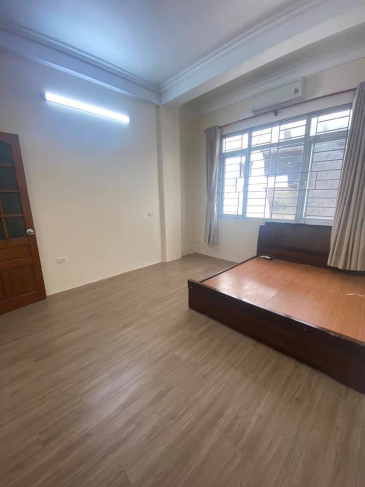 Cần bán nhà ngã 3 Kim Ngưu ô tô đỗ diện tích 40m2, MT 4m, giá hợp lý.
