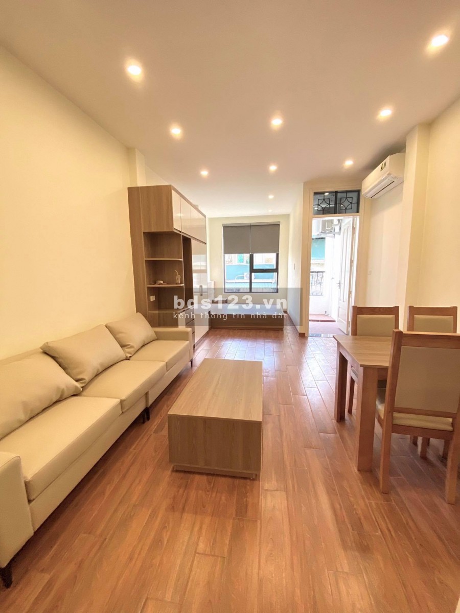Cho thuê căn hộ mặt phố Phạm Hồng Thái, ô tô tránh, 60m2
