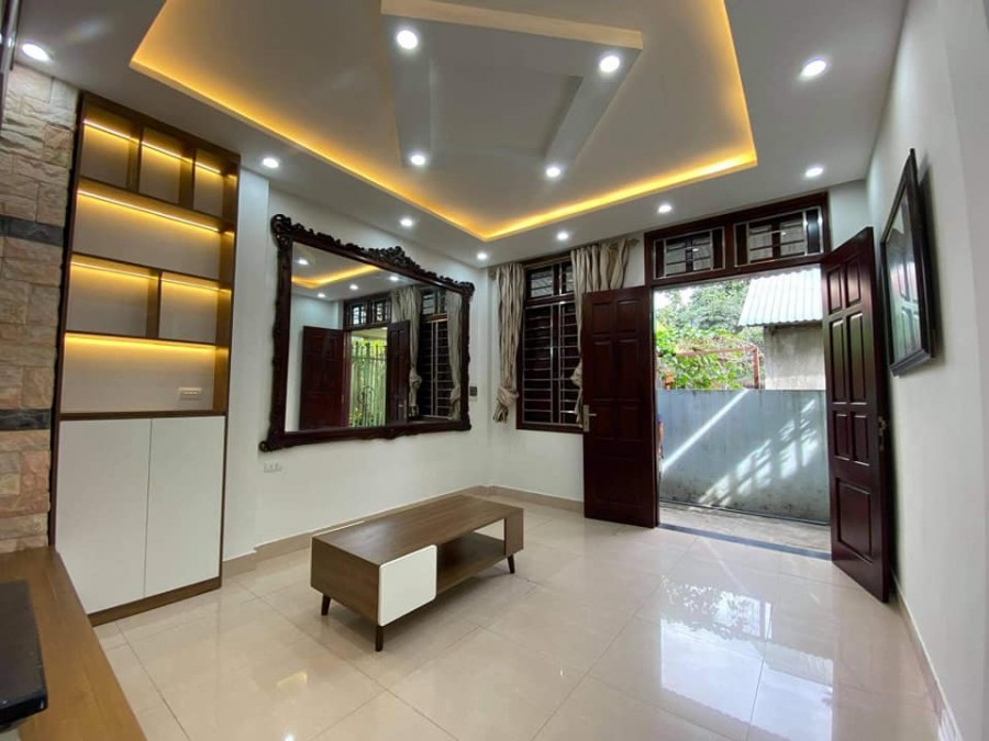 Chủ cần bán nhà Thạch Bán, ô tô đỗ cửa, chủ tự xây lên rất tâm huyết, lh 0934623415