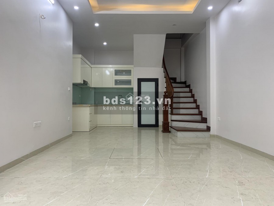 Cần bán nhà mặt đường Hoàng Hoa Thám, nhà đẹp để hợp kinh doanh giá cực tốt 12,5 tỷ