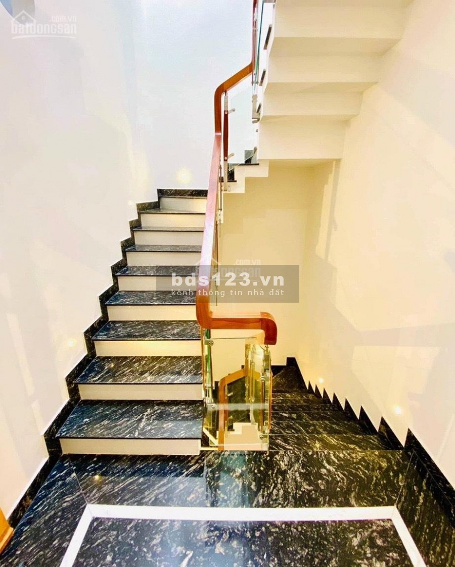 Bán nhà phố liền kề cách Vincom Plaza Dĩ An chỉ 5 phút