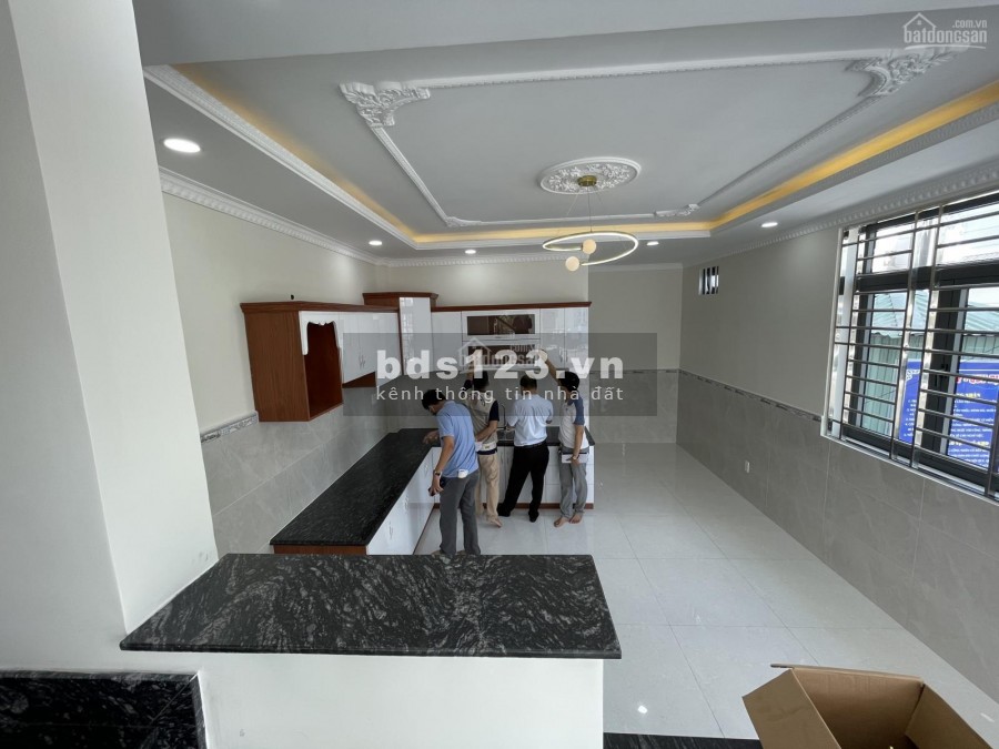 Bán nhà phố liền kề cách Vincom Plaza Dĩ An chỉ 5 phút