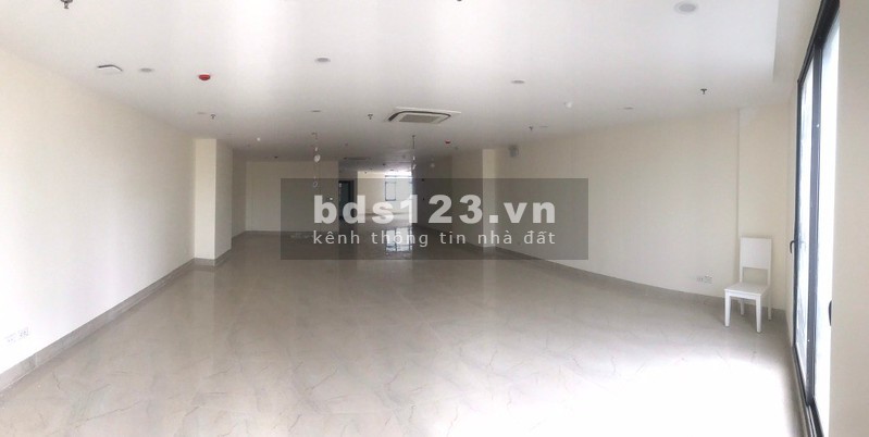 Chính chủ cho thuê văn phòng 35m2, 45m2, 105m2 mặt phố Nguyễn Văn Huyên, Cầu Giấy. Lh: 077.23.66666