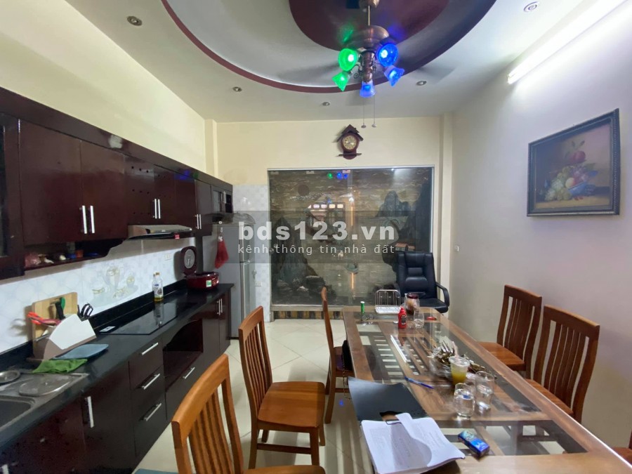 Bán nhà Lạc Long Quân, 40m2, 5 tầng, mặt tiền: 4m, giá: 4,1 tỷ, vị trí cực đẹp