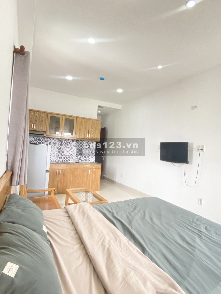 Cho thuê căn hộ đầy đủ tiện nghi có cửa sổ đón gió, bảo vệ 24/7 an ninh, đường CMT8 Quận 10, giá ưu đãi mùa dịch