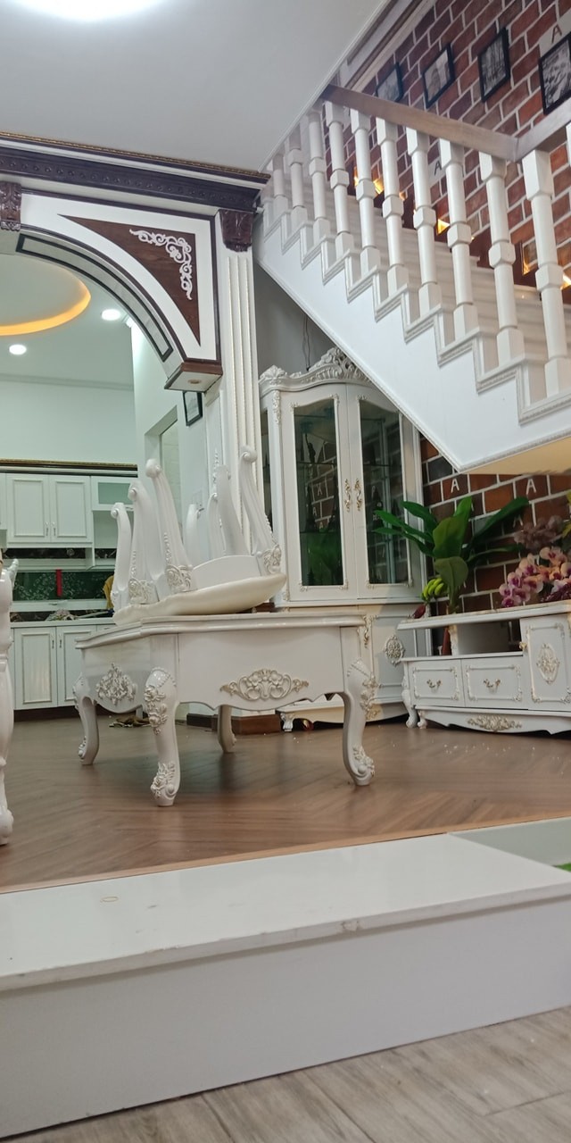 Nhà đẹp hẻm đẹp - xe hơi tới nhà - 2 lầu kiên cố - nội thất hoàng gia
