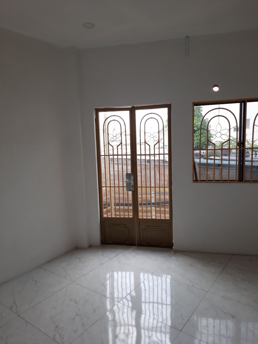Nhà mới ở ngay, chủ gấp bán hạ thêm 50 triệu, giá chào mới 2.15 tỷ.