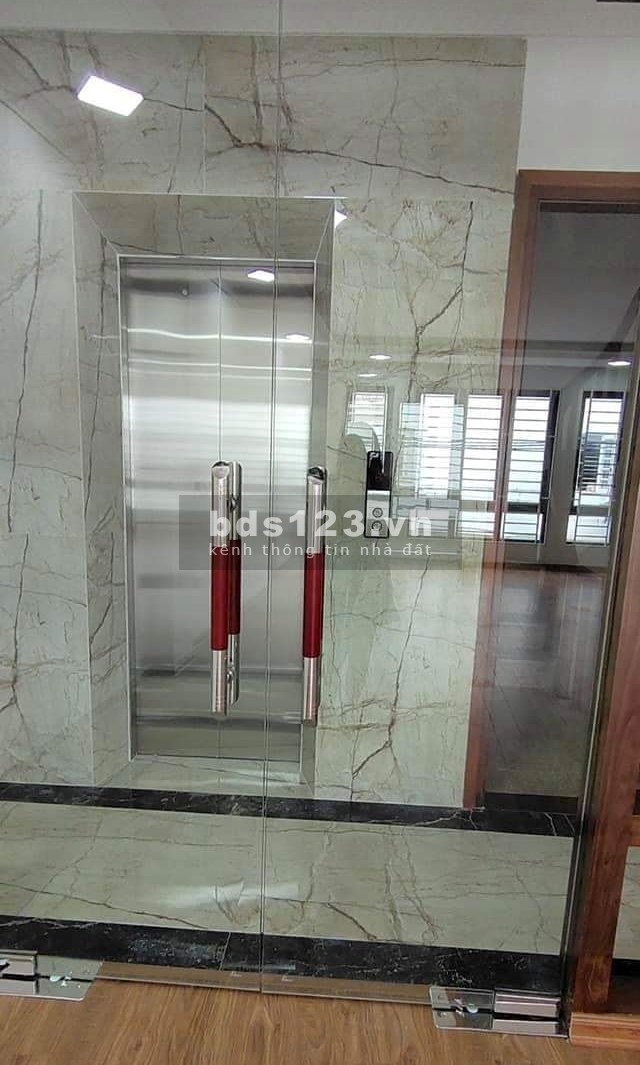 Nhà ngõ 603 Lạc Long Quân, Lô góc, thang máy, 50m2, giá bán 11.3 tỷ