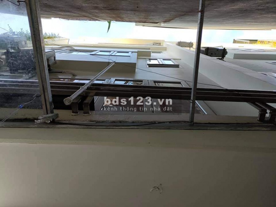 Lạc Long Quân. 30mX4.7mMT. Nhà siêu đẹp. Mặt tiền rộng. Giá 4.15tỷ