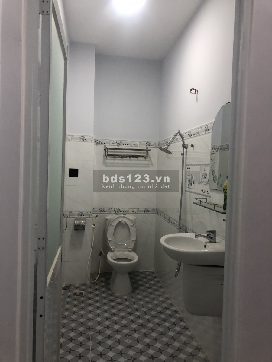 Kẹt tiền bán gấp nhà 2 mặt hẻm 25 Bông Sao phường 5 Quận 8