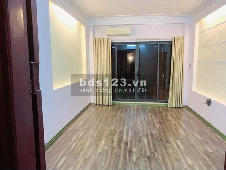 Bán nhà ô tô đỗ cửa khu dân cư đông đúc, hàng xóm văn minh, 4 tầng, nhỉnh 2 tỷ