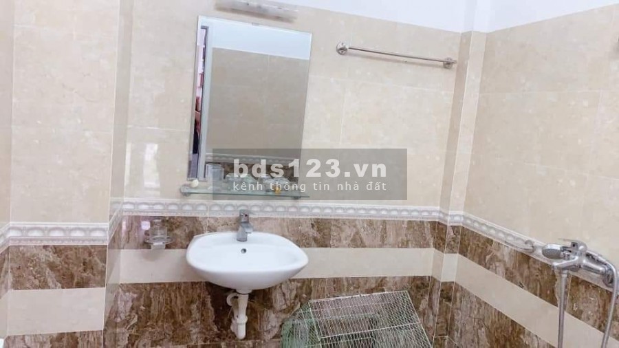 Lạc Long Quân. 30mX4.7mMT. Nhà siêu đẹp. Mặt tiền rộng. Giá 4.15tỷ