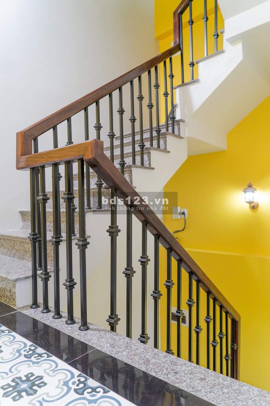 Bán nhà đường Ngô Quyền, TP HD, 52.1m2, 3 tầng, mt 4m, 3 ngủ, lô góc, đường ô tô, giá ok
