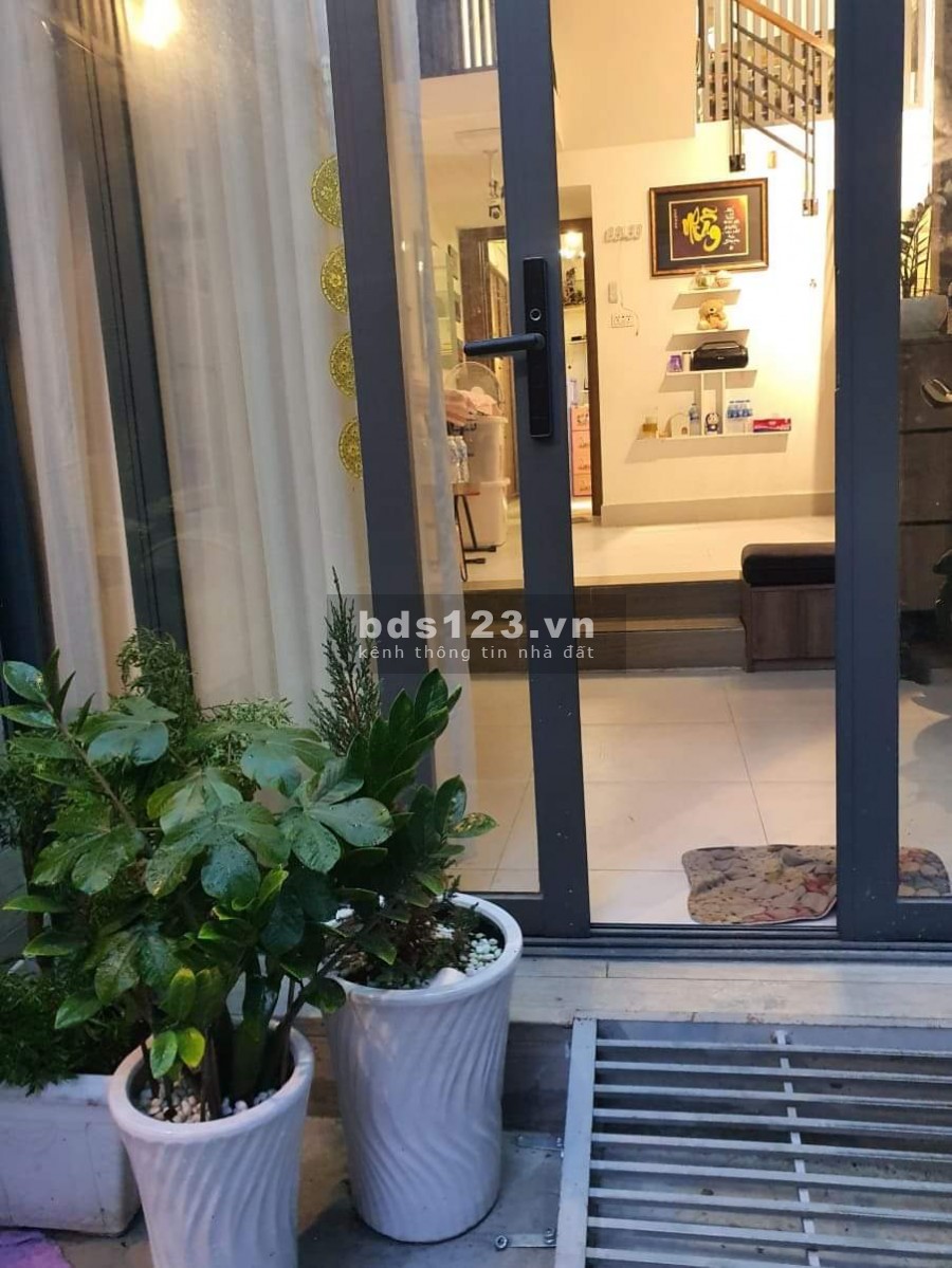 Hệ thông Smarthome 4 tầng đúc, 5 phòng ngủ ô tô đỗ cửa, nở hậu đẹp, 7.5 tỷ