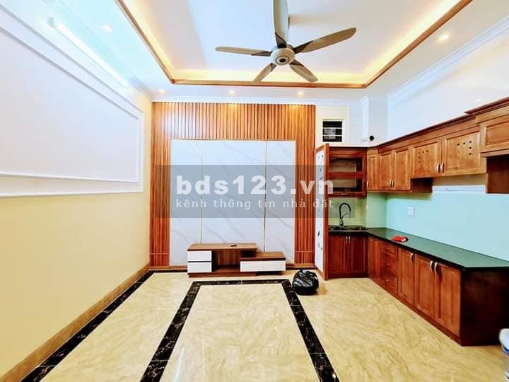 Bán nhà Nguyễn Sơn Quận Long Biên, có 1 0 2, dân trí cao dt 43m2 giá chỉ 3.63 tỷ