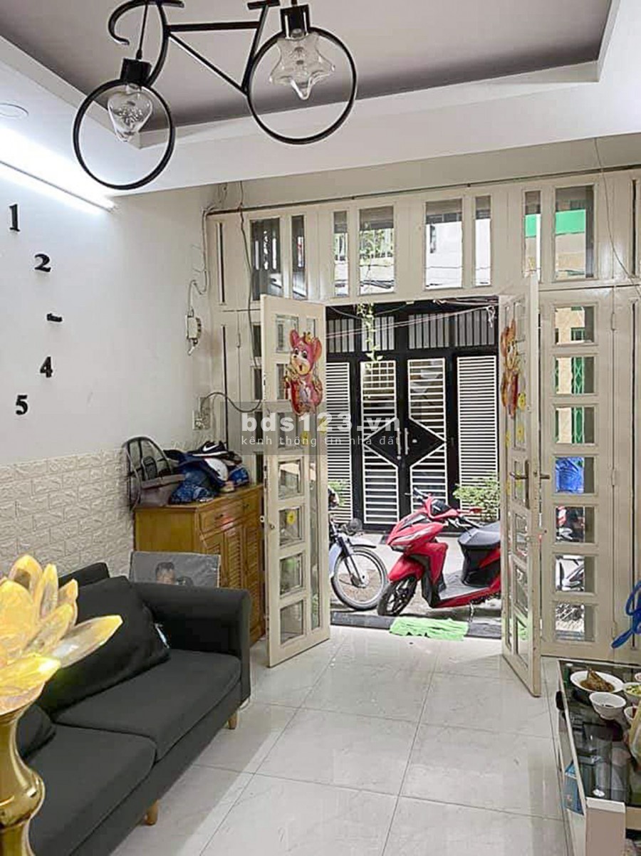 Trung tâm Quận 10, 40m2, ngang 4m, 3 tầng, ở ngay chỉ 5,2 tỷ