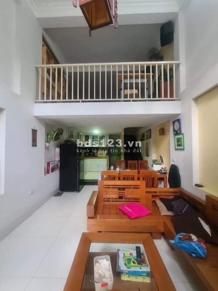 Bán nhà ô tô đỗ cửa khu dân cư đông đúc, hàng xóm văn minh, 4 tầng, nhỉnh 2 tỷ