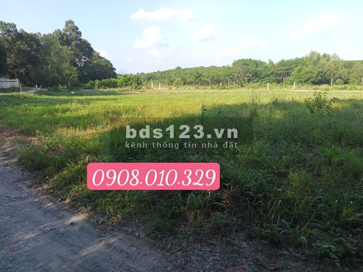 Cần bán ra 2 lô liền kề ngay visip 2 đường thông giá chỉ 4,× triệu /m2