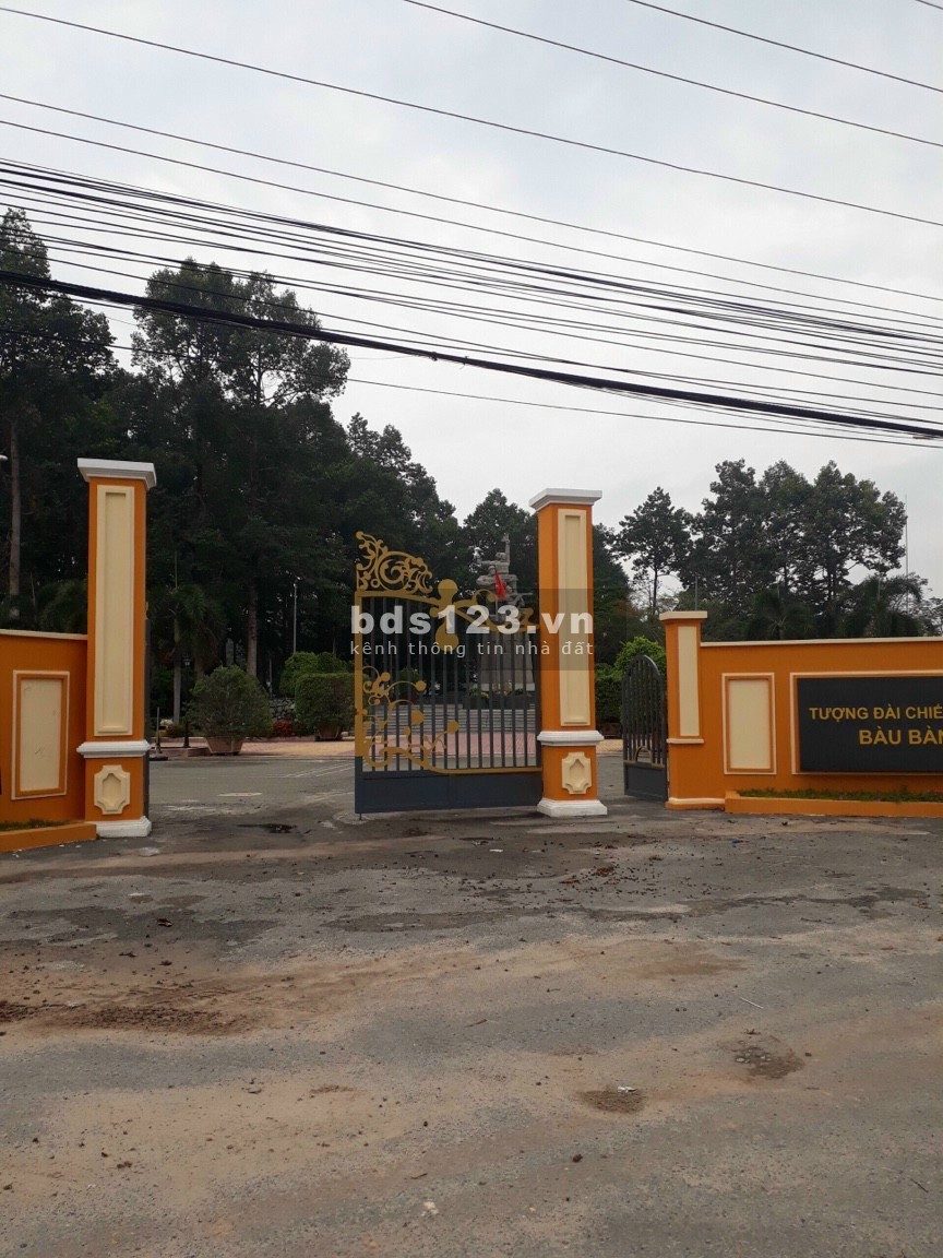Còn duy nhất 1 lô mặt tiền ql13 cần ra gấp sổ sẵn ký công chứng ngay