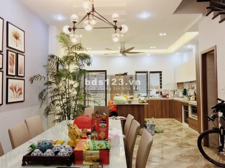 Siêu phẩm phân lô Mai Dịch ô tô vào nhà dt 52m2 5 tầng đúc, giá 10.2 tỷ