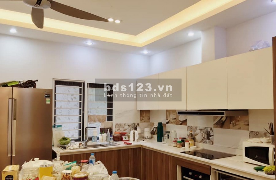 Siêu phẩm phân lô Mai Dịch ô tô vào nhà dt 52m2 5 tầng đúc, giá 10.2 tỷ