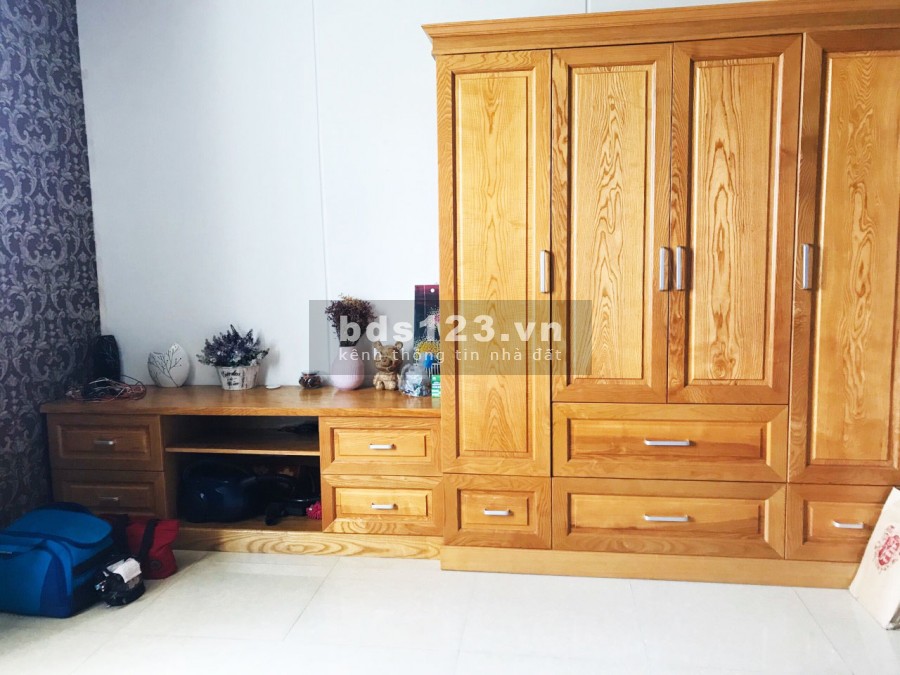 Bán nhà mặt tiền đường số ngay chợ Phú Thuận, phường Phú Thuận, Quận 7.