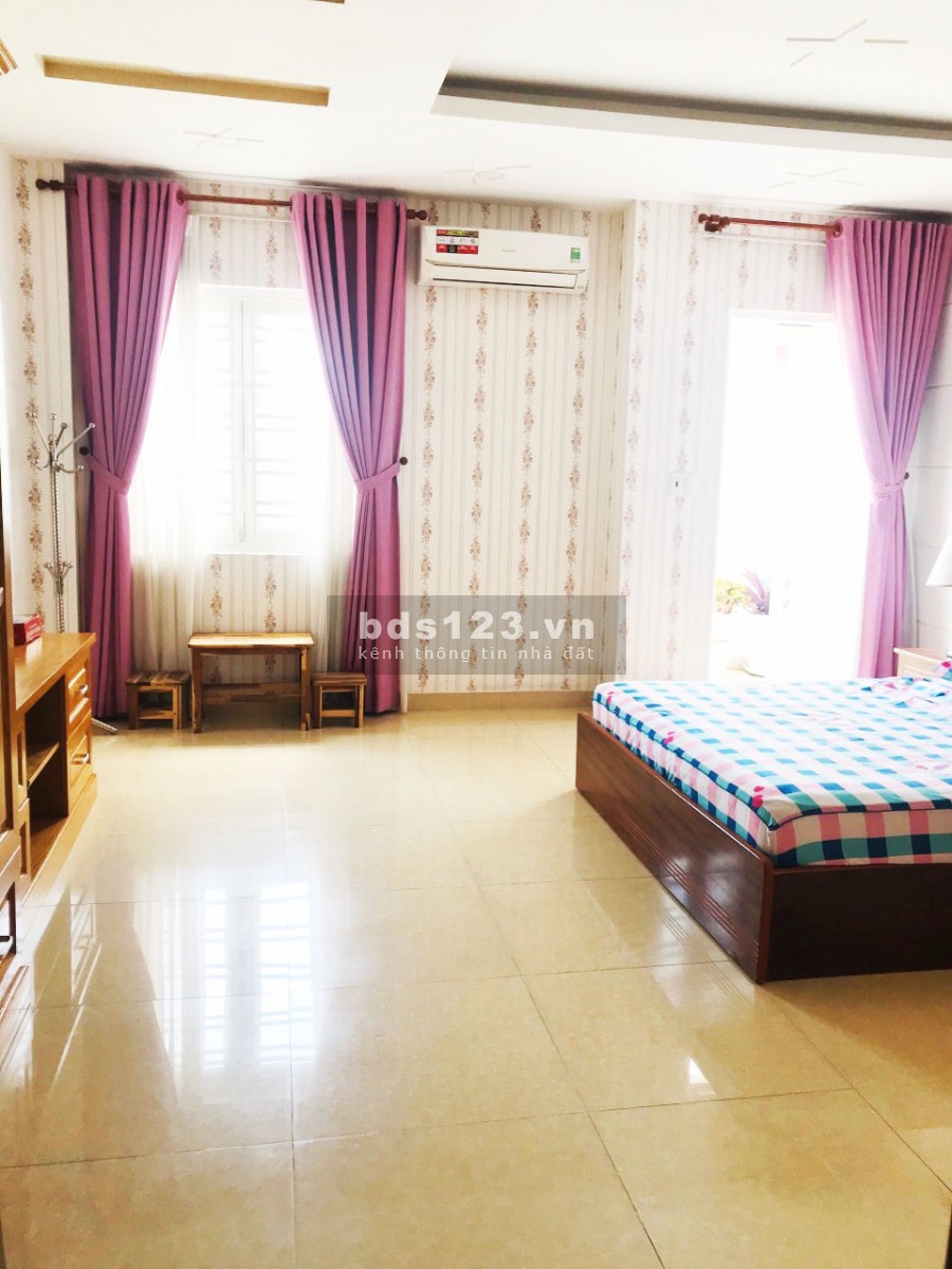 Bán nhà mặt tiền đường số ngay chợ Phú Thuận, phường Phú Thuận, Quận 7.