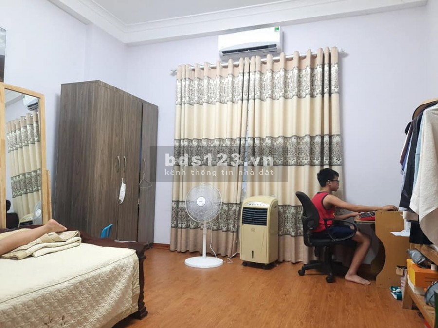 Nhà đẹp phố Nguyễn Chí Thanh, dt 44m2, 5 tầng, phân lô, gần phố ô tô đỗ cửa, giá 6.3 tỷ